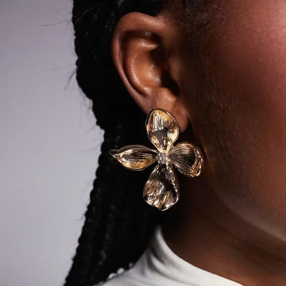 Aldo Gold Petal Floral Stud Earrings Comes W Accessory Pouch - Picture 3 of 7